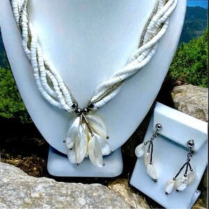 🌺Unique Vintage MOP Necklace/Earrings